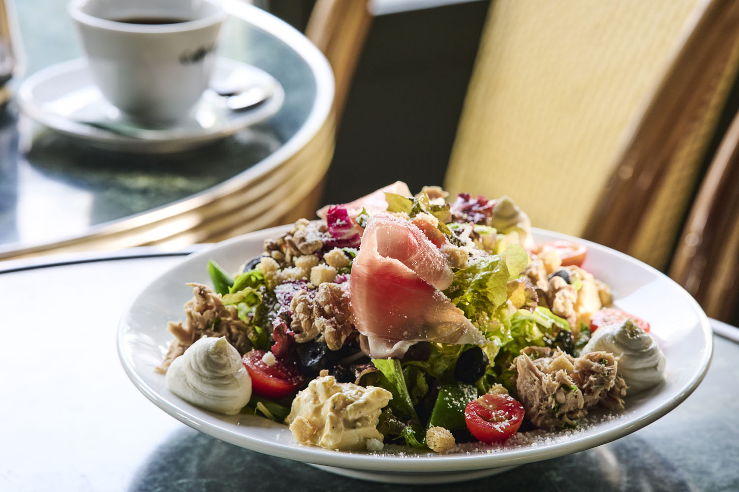 生ハム、オリーブ、クルミ、ツナサラダ、タマゴサラダ、チーズ、ミニ